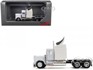 Kenworth W900 Sleeper Cab White (HO) Plastic
