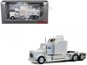 Kenworth W900 with Extra Large Sleeper White (HO) Plastic