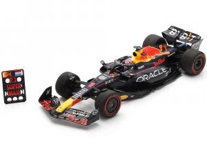 Red Bull Racing RB19 #1 Max Verstappen Oracle Winner Formula One F1 British GP (2023) with Pit Board and Acrylic Display Case