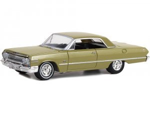 1963 Chevrolet Impala SS 50 Millionth Chevrolet Special Gold Paint Hobby Exclusive