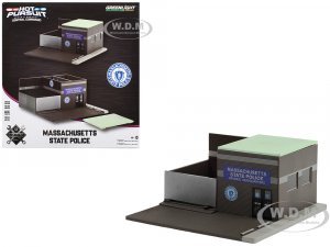 Massachusetts State Police General Headquarters Diorama Hot Pursuit Central Command Mechanics Corner Series 10 for Scale Models by Greenlight