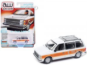 1985 Dodge Caravan Van White with Woodgrain Side Panels Mighty Minivans Series