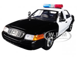 2001 Ford Crown Victoria Police Car Plain Black & White with Flashing Light Bar Front and Rear Lights and Sound