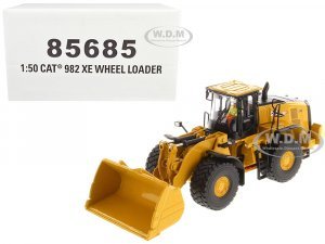 CAT Caterpillar 982 XE Wheel Loader Yellow with Operator High Line Series