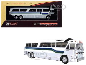 1970 MCI MC-7 Challenger Intercity Motorcoach Voyageur Destination: Montreal (Canada) White and Silver with Stripes Vintage Bus & Motorcoach Collection  (HO)