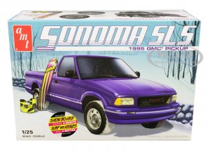 1995 GMC Sonoma SLS Pickup Truck with Snowboard and Boots 1 25 Scale Model by AMT