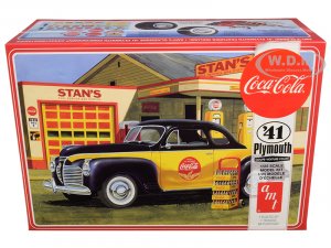 1941 Plymouth Coupe with 4 Bottle Crates Coca-Cola 1/25 Scale Model by AMT