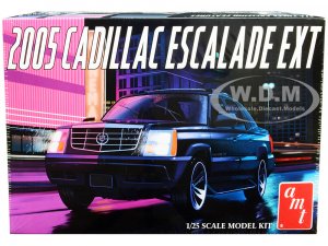 2005 Cadillac Escalade EXT 1 25 Scale Model by AMT