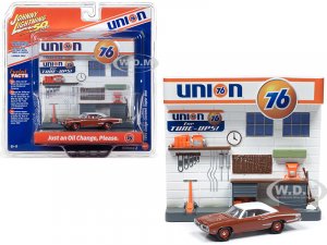 1970 Dodge Coronet Super Bee Brown with White Top and Union 76 Interior Service Gas Station Facade Diorama Set Johnny Lightning 50th Anniversary