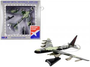 Boeing B-52 Stratofortress Bomber Aircraft Green Camouflage United States Air Force