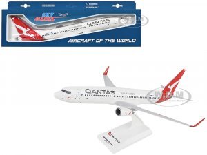Boeing 737-800 Commercial Aircraft Qantas Airways (VH-VYE) White with Red Tail (Snap-Fit) Plastic Model by Skymarks